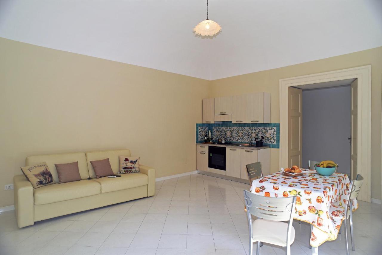 Casa Vacanza "Nonna Matilde" A Meta Di Sorrento, 600Mt Dal Mare, Casa Per 4 Zewnętrze zdjęcie
